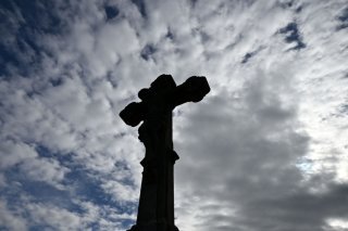 Après une vague de départs en 2023, les catholiques ont de nouveau été moins nombreux à quitter l'Église l'année dernière (image symbolique). KEYSTONE/APA/APA/HELMUT FOHRINGER
